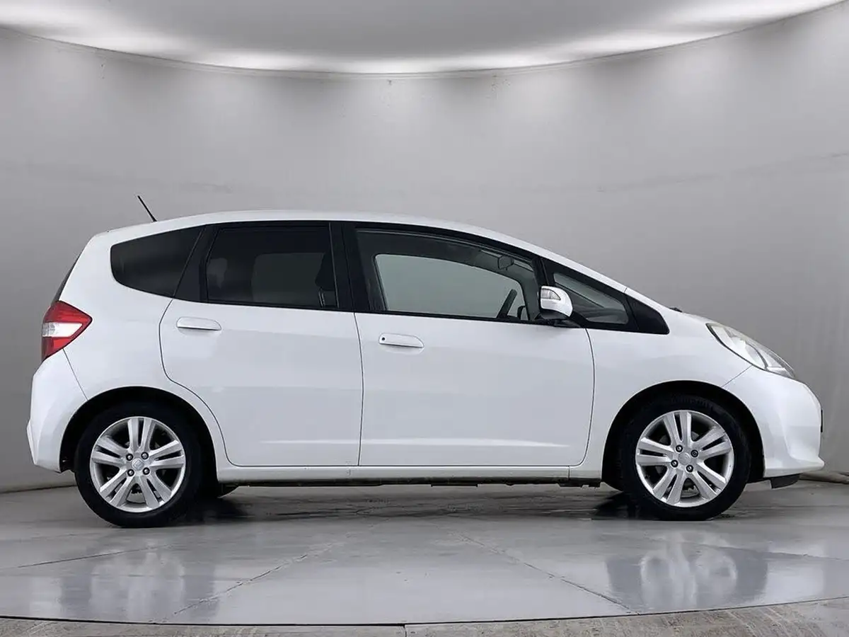 2013-honda-jazz-14-es-plus-big-14