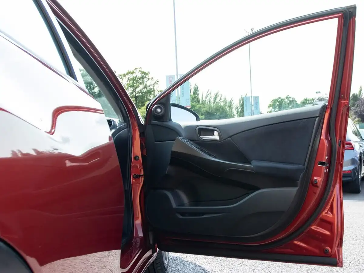 2014-honda-civic-18-se-plus-hatchback-auto-big-13