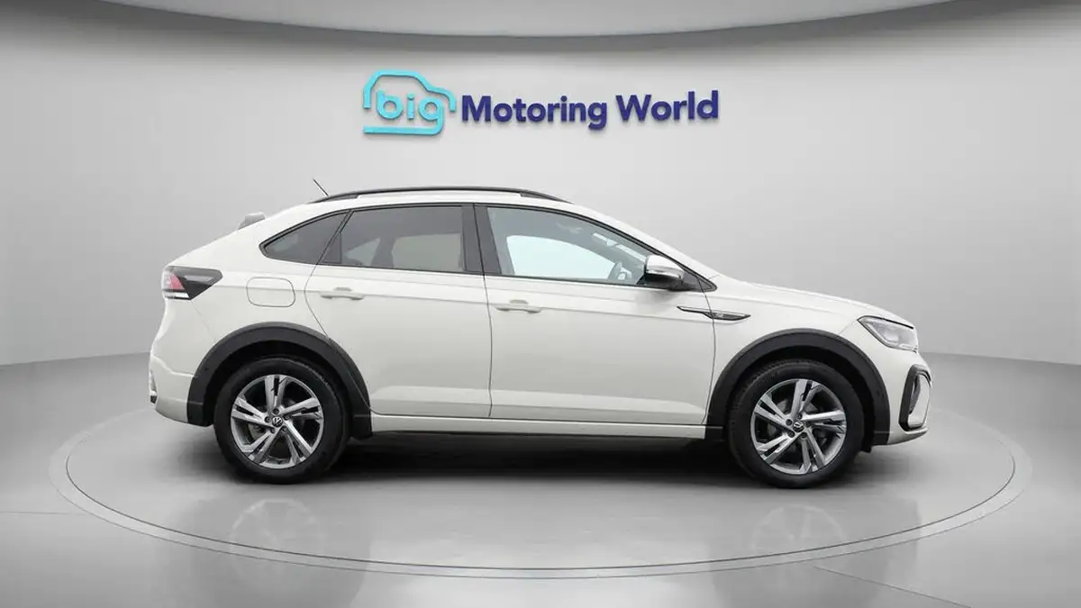 2022-volkswagen-taigo-10-tsi-r-line-big-8