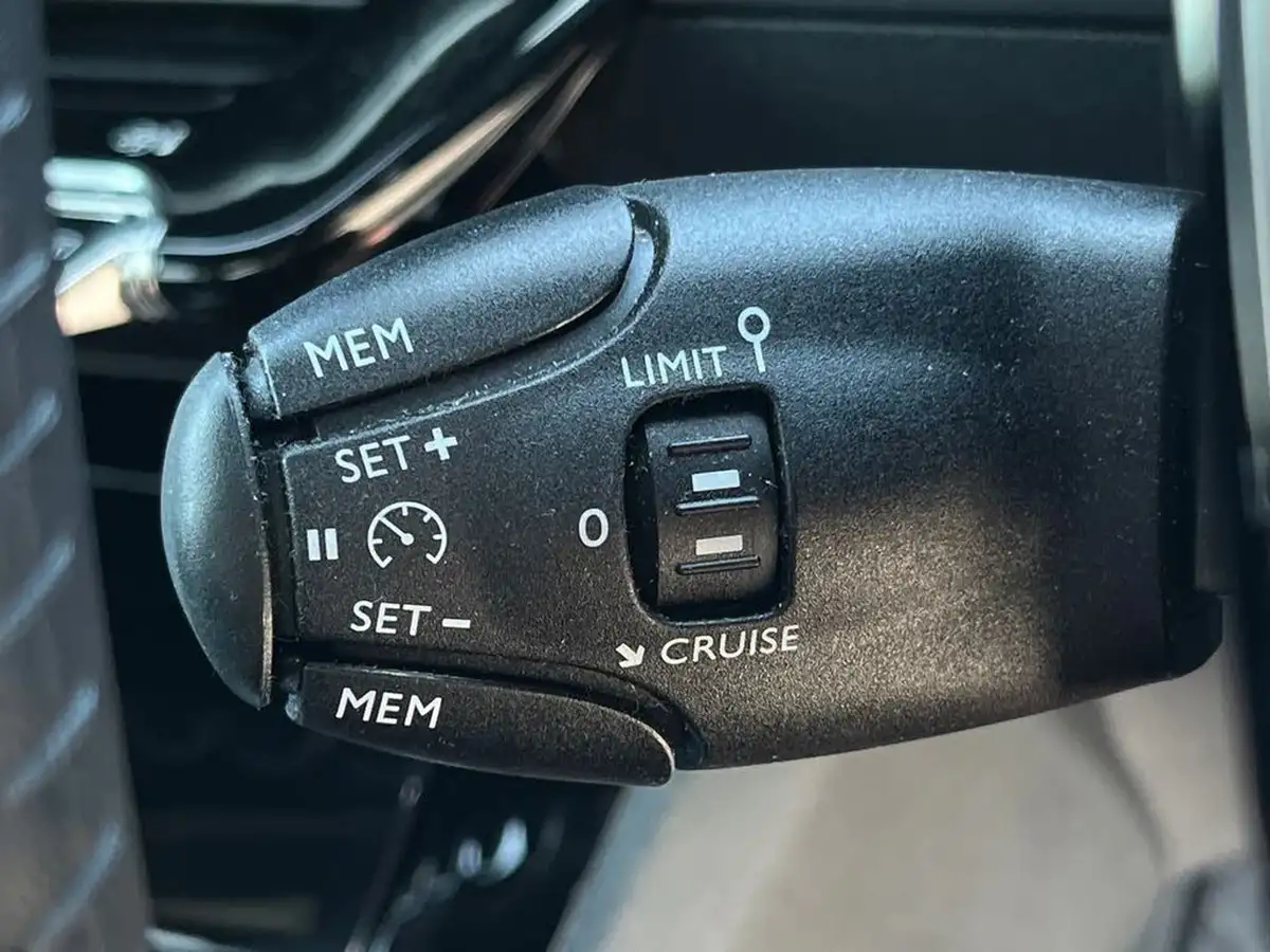 2024-peugeot-2008-suv-e-allure-136ps-50kwh-big-43