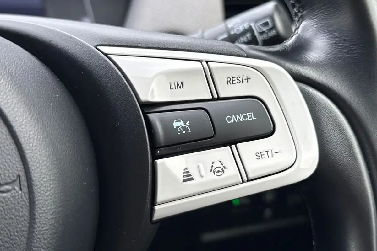 2021-honda-jazz-15-i-mmd-crosstar-ex-109ps-two-tone-big-24