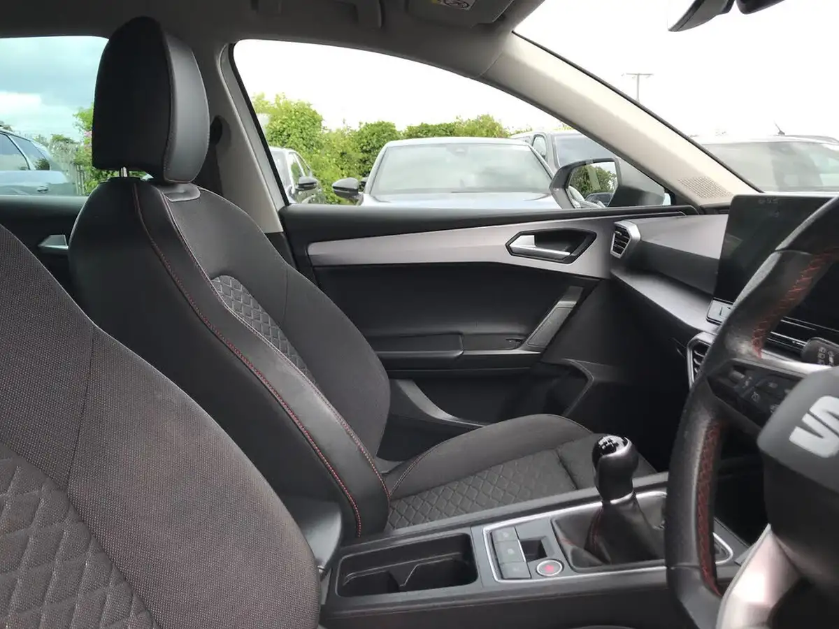 2022-seat-leon-10-tsi-evo-fr-hatchback-big-3