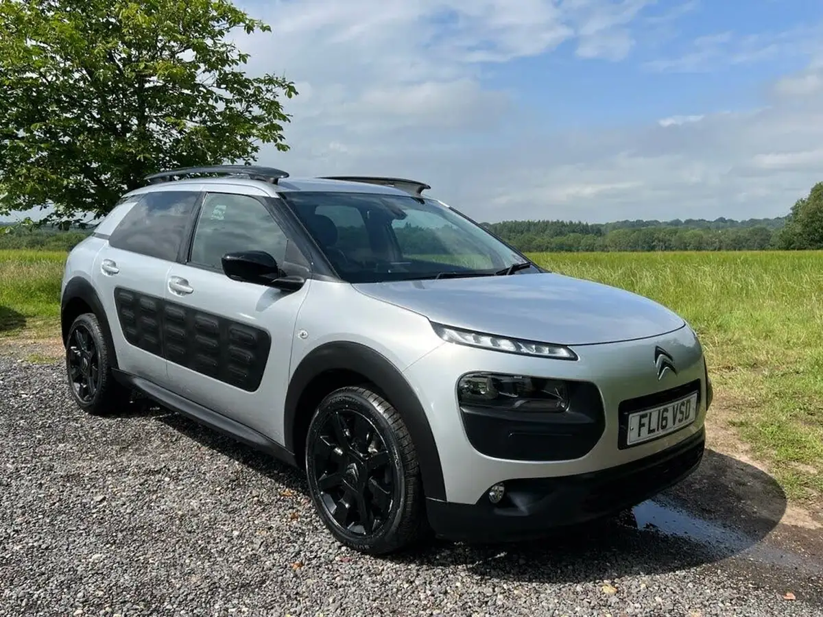 2016-citroen-c4-cactus-12-puretech-flair-110ps-ss-big-0