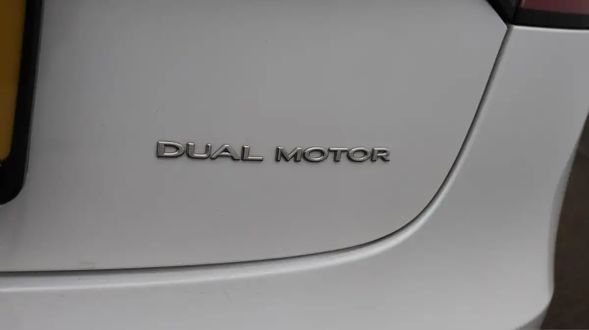 2022-tesla-model-3-e-long-range-big-21