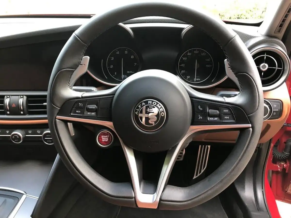 2017-alfa-romeo-giulia-20-veloce-big-10