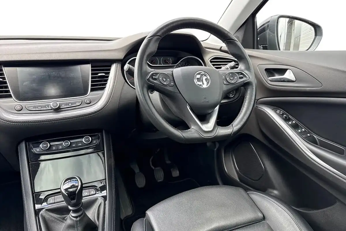 2019-vauxhall-grandland-x-12-elite-nav-big-17