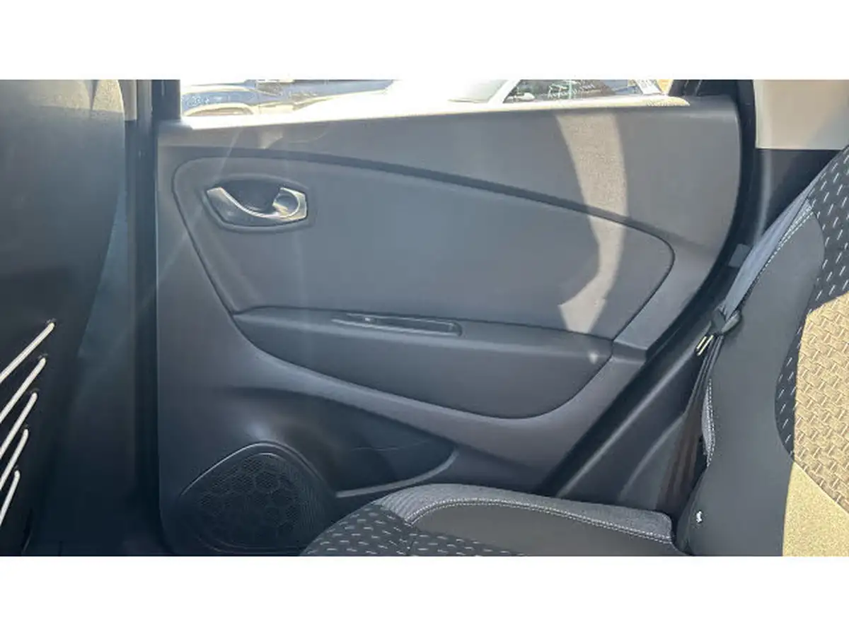 2017-renault-captur-09-tce-dynamique-s-nav-big-39