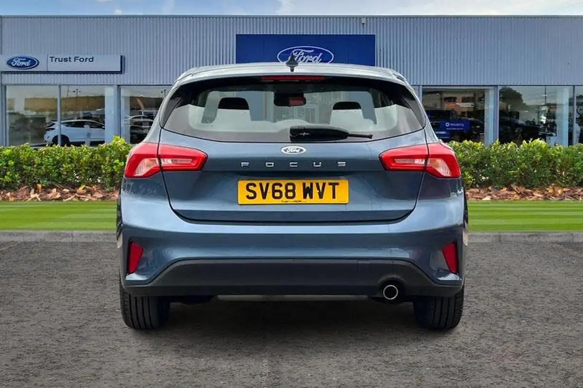 2018-ford-focus-10t-zetec-125ps-hatchback-big-6