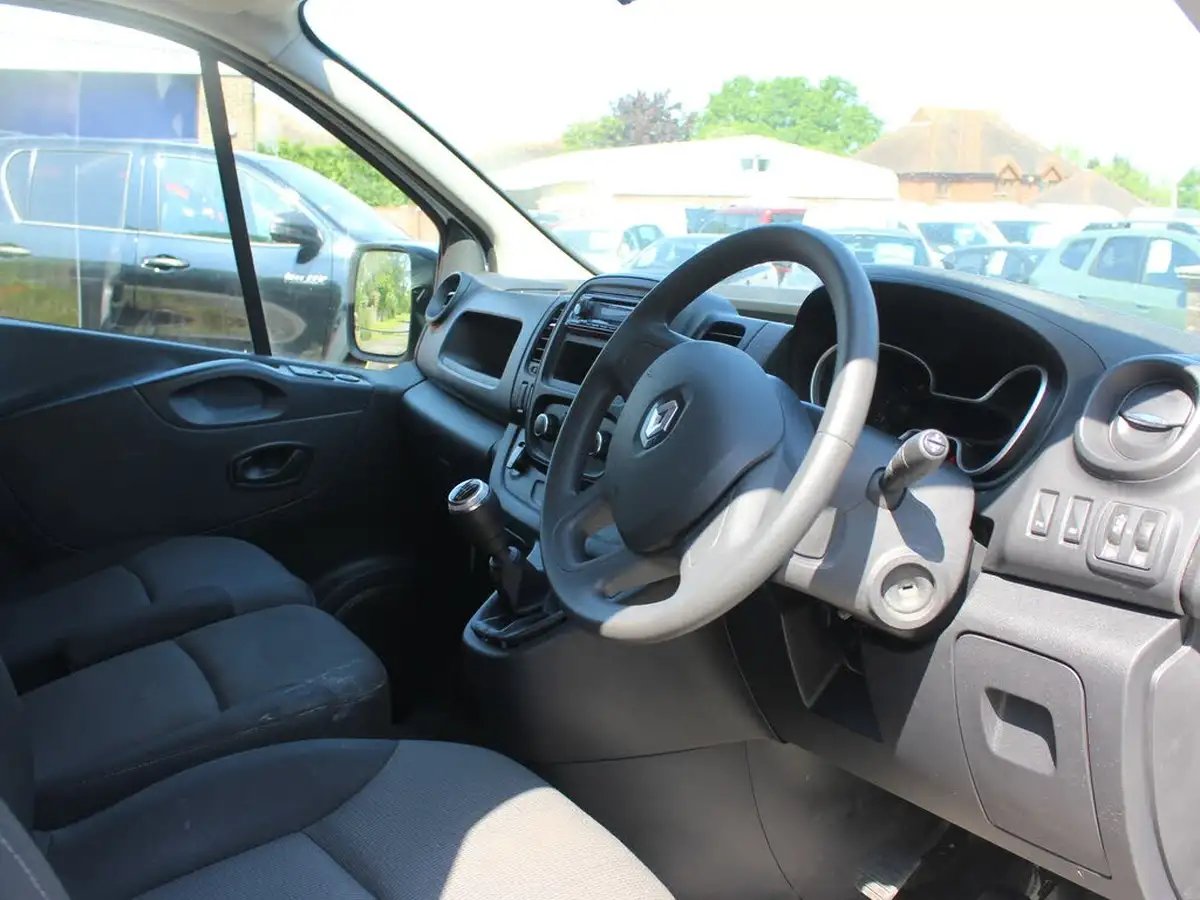 2021-renault-trafic-20dci-ll30-energy-120-business-panel-big-31