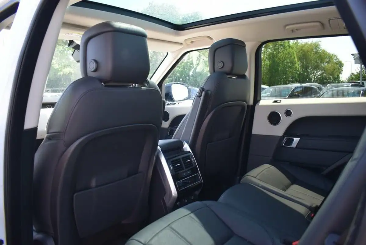 2022-land-rover-range-rover-sport-30-d300-hse-silver-big-13