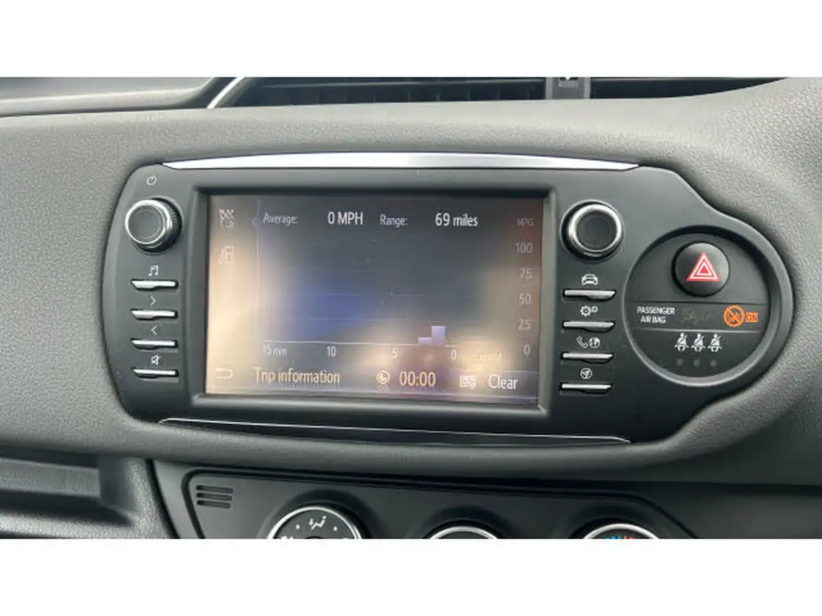 2019-toyota-yaris-15-vvt-i-icon-tech-111bhp-1496cc-big-24