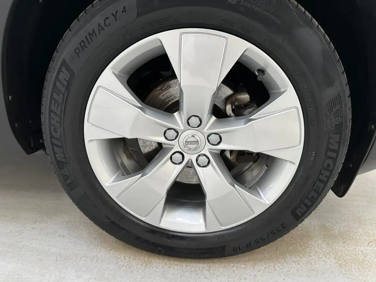 2020-volvo-xc40-20td-d3-momentum-geartronic-big-32