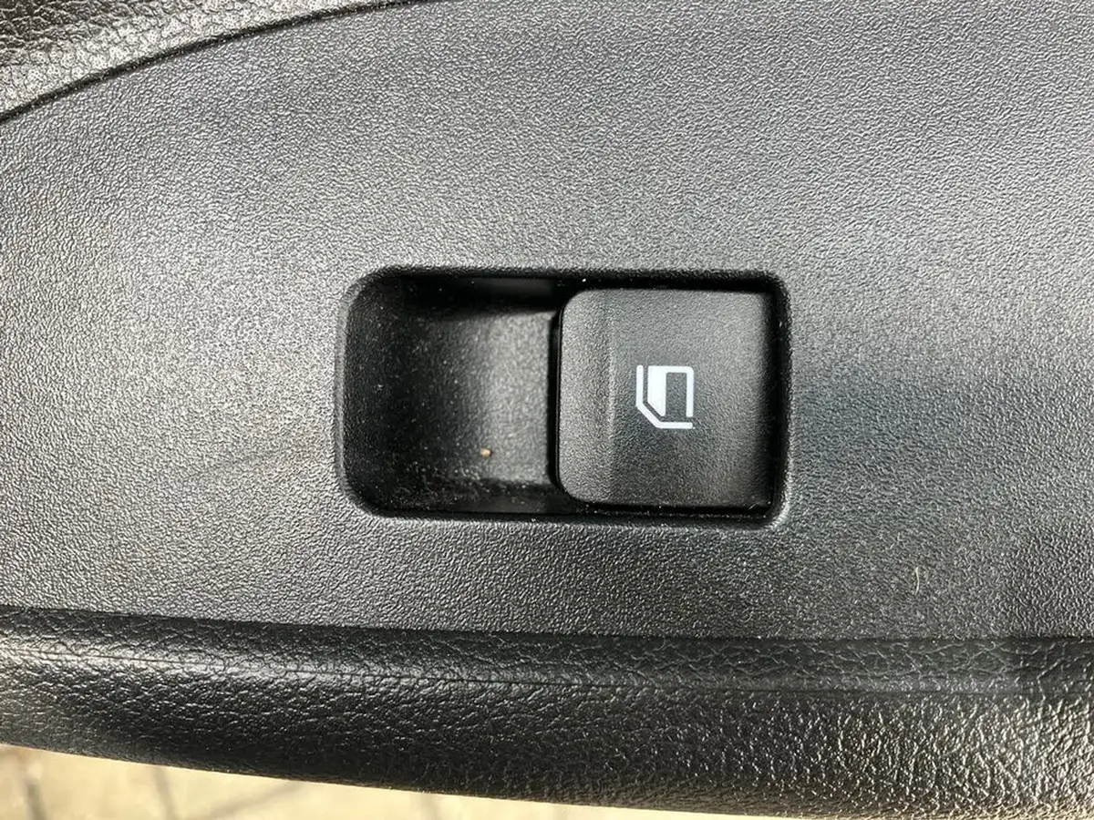 2021-hyundai-i20-10-t-gdi-se-connect-eclutch-imt-big-26