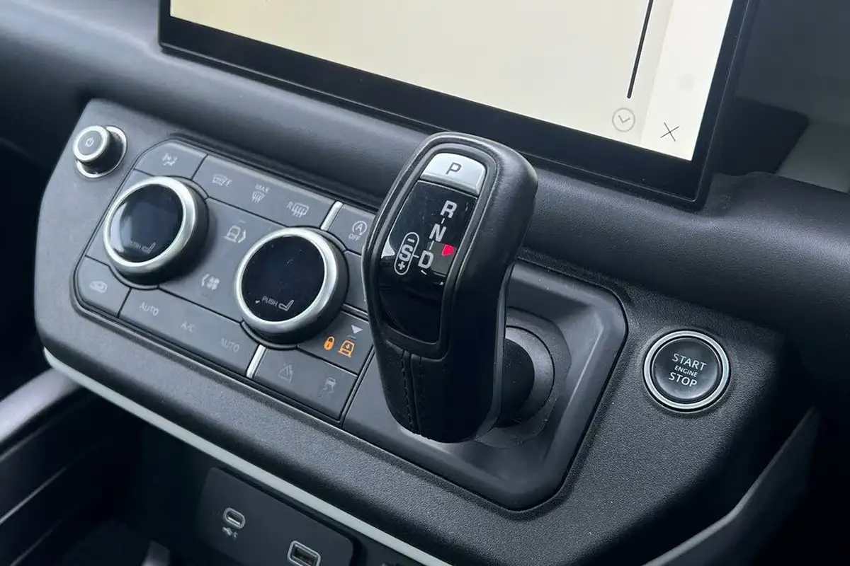 2021-land-rover-90-defender-30-d250-hse-big-22