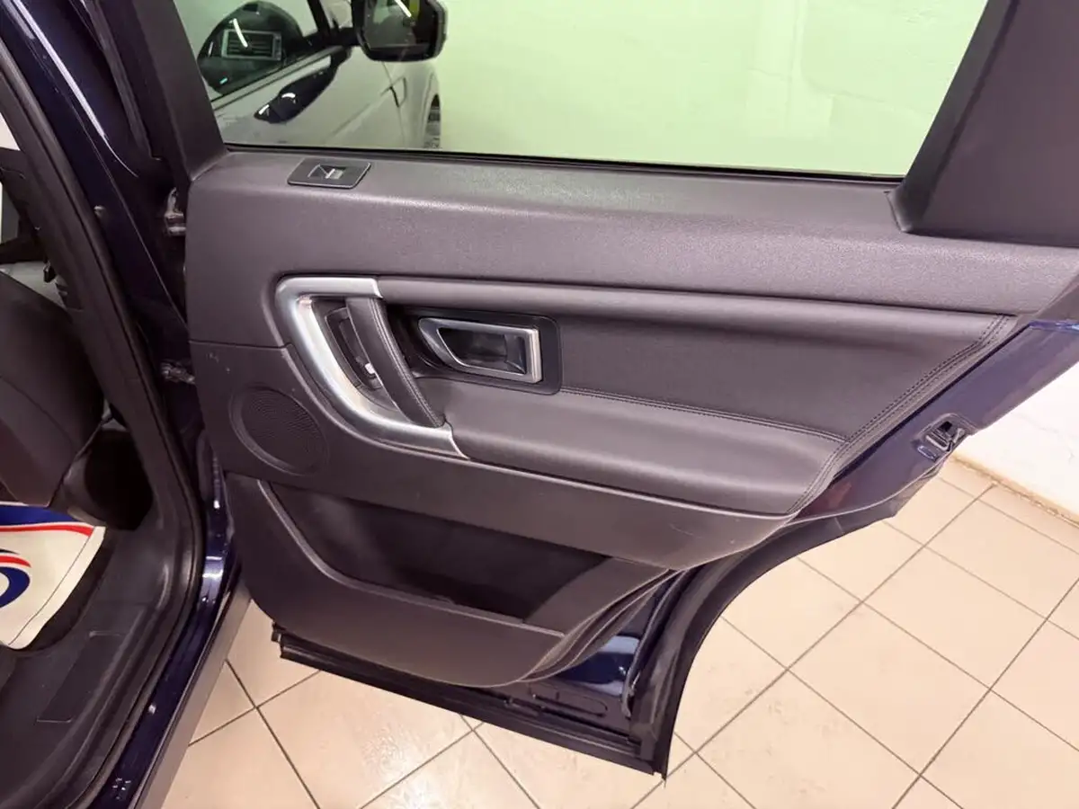 2017-land-rover-discovery-sport-20td4-hse-black-180ps-station-wagon-big-35