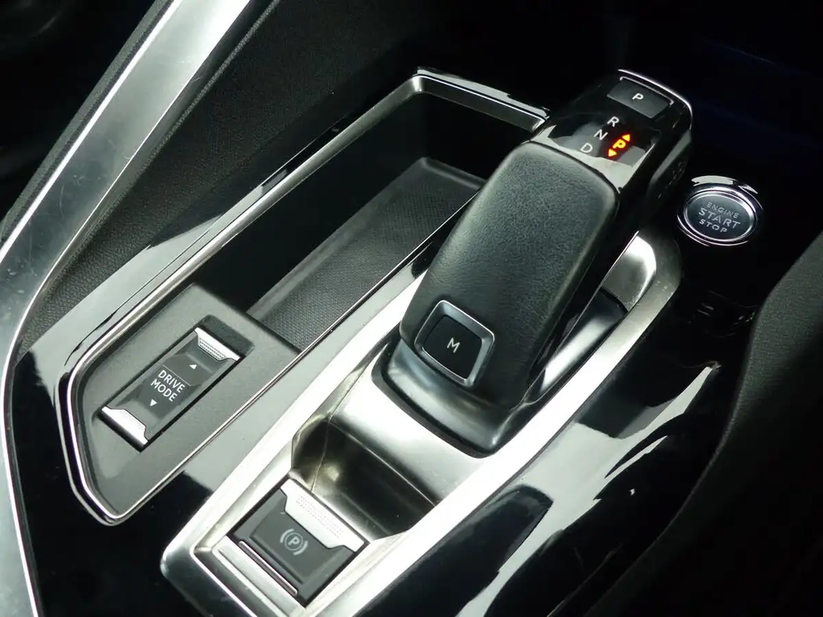 2021-peugeot-3008-suv-12-puretech-gt-eat8-big-15