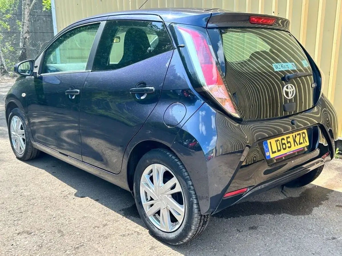 2015-toyota-aygo-10-vvt-i-x-pression-5d-big-8