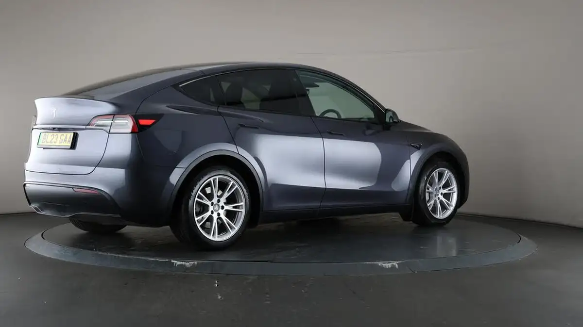 2023-tesla-model-y-e-rwd-big-65