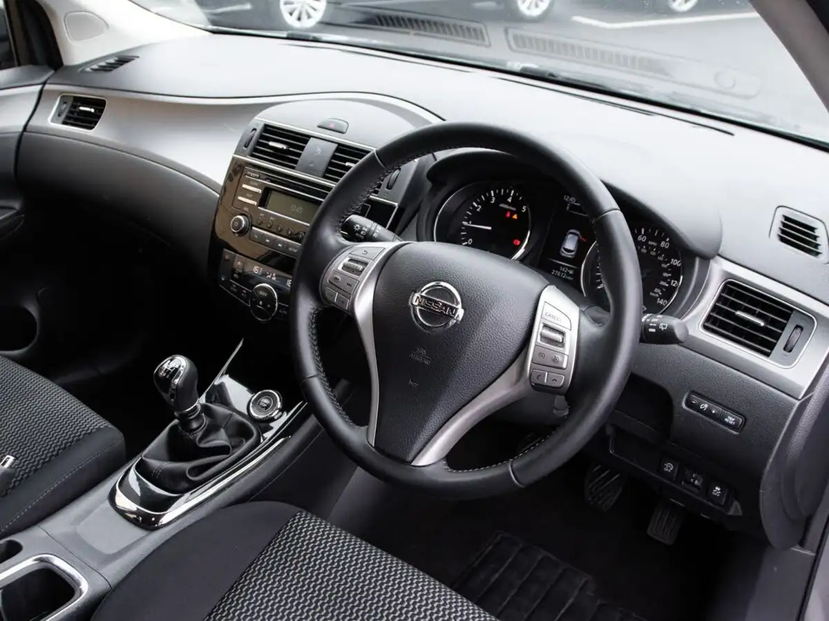 2018-nissan-pulsar-12-dig-t-acenta-big-3
