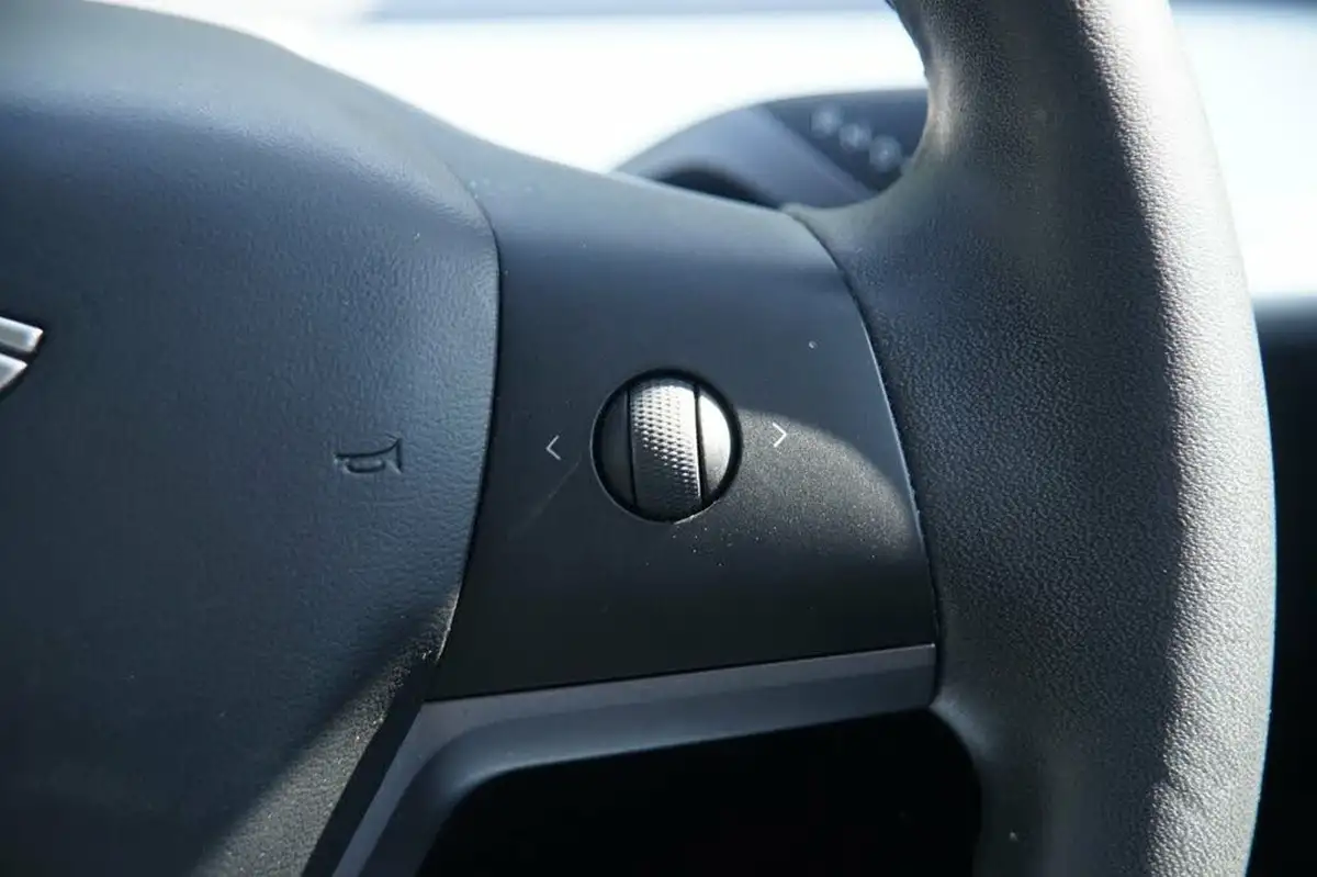 2020-tesla-model-3-e-long-range-big-12
