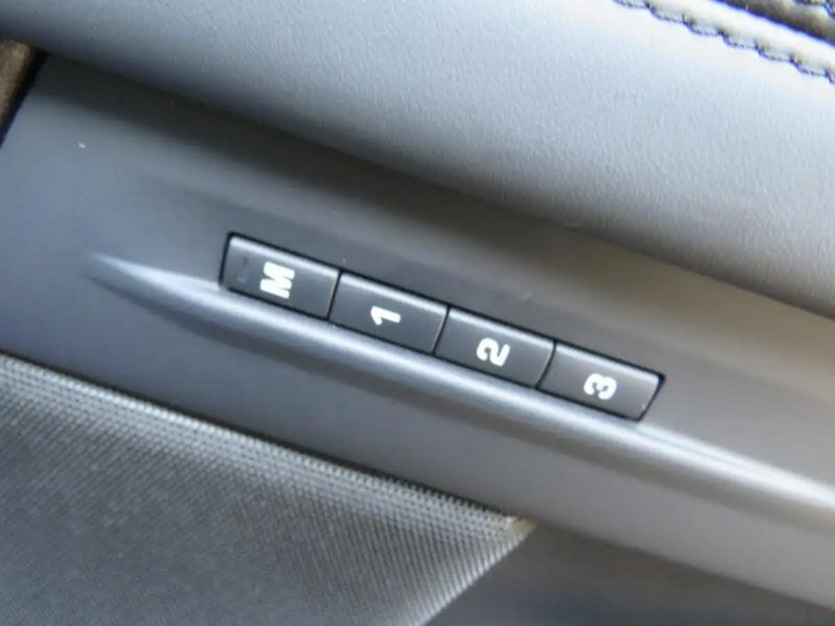 2019-land-rover-range-rover-evoque-20-p250-r-dynamic-hse-big-15