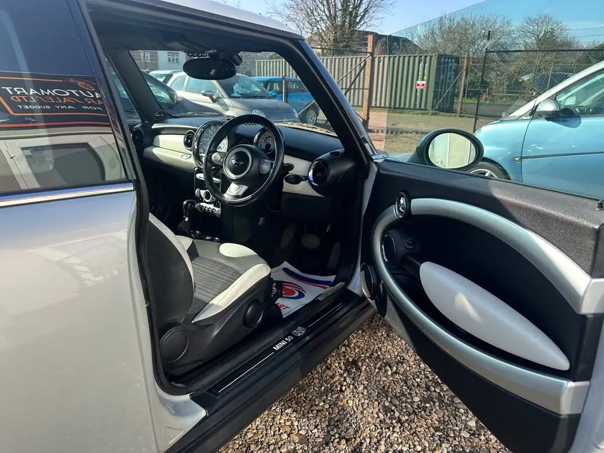 2009-mini-cooper-16-cooper-camden-auto-big-22