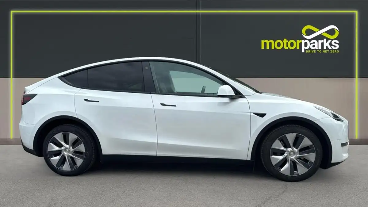 2022-tesla-model-y-e-long-range-big-1
