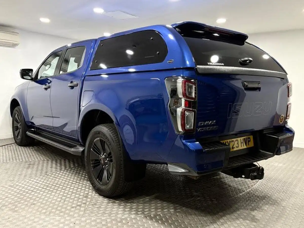 2023-isuzu-d-max-19td-v-cross-big-4