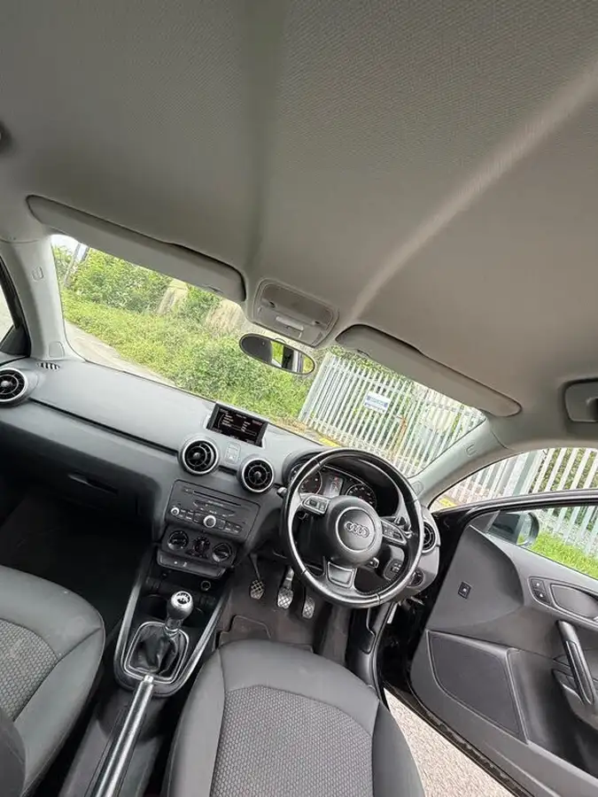 2012-audi-a1-12-se-hatchback-3d-big-6