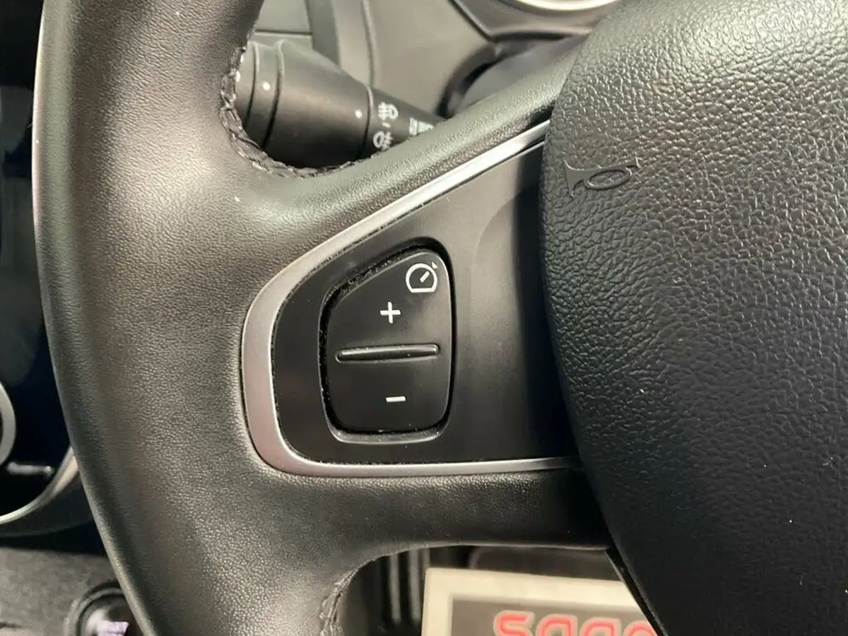2019-renault-captur-09-tce-iconic-big-35