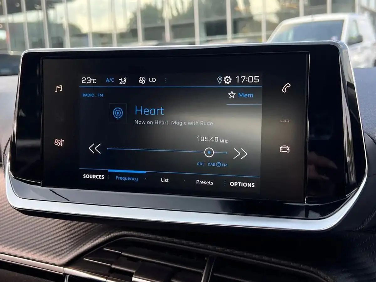 2022-peugeot-2008-suv-12-puretech-active-premium-big-10