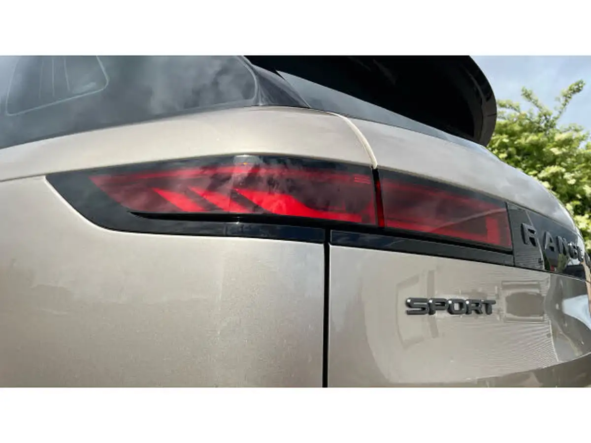 2025-land-rover-range-rover-sport-30-d300-dynamic-se-big-18