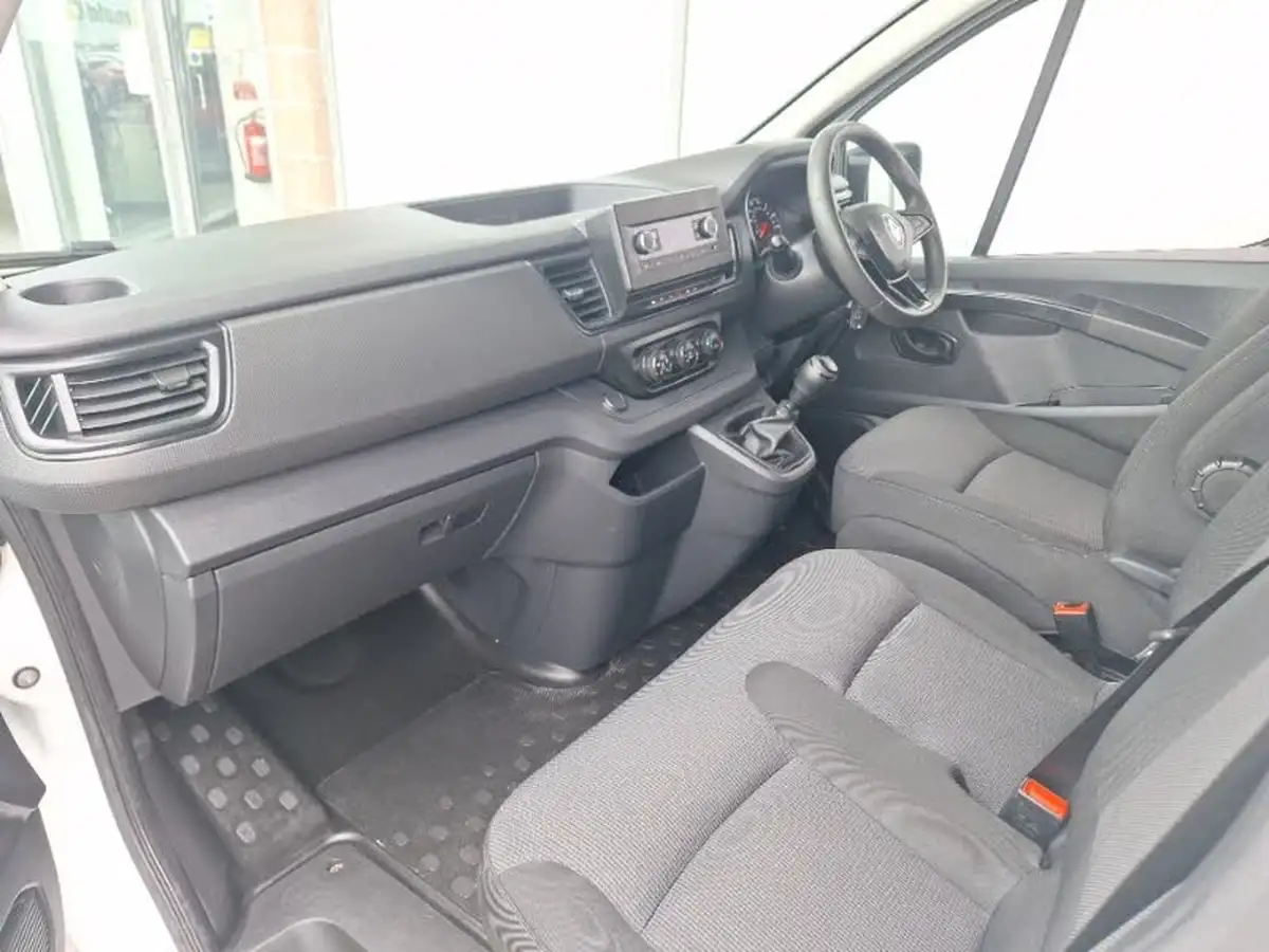 2022-renault-trafic-20dci-ll30-130-business-panel-big-4