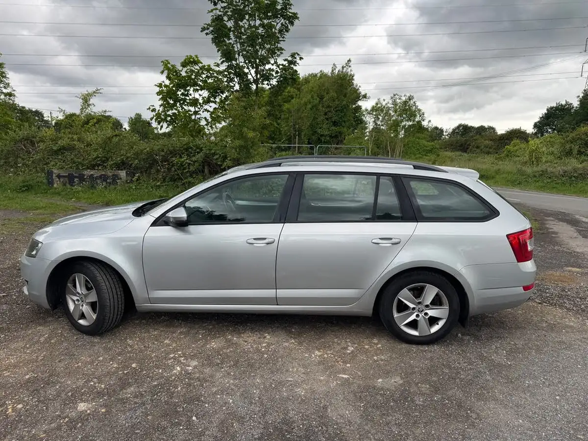 2013-skoda-octavia-16tdi-se-estate-dsg-big-1