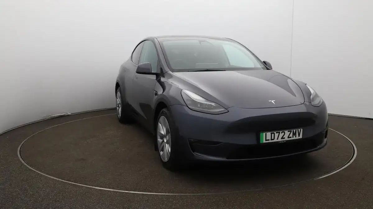 2022-tesla-model-y-e-long-range-big-42
