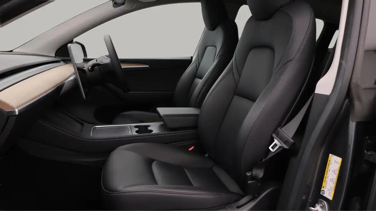 2022-tesla-model-y-e-long-range-big-14