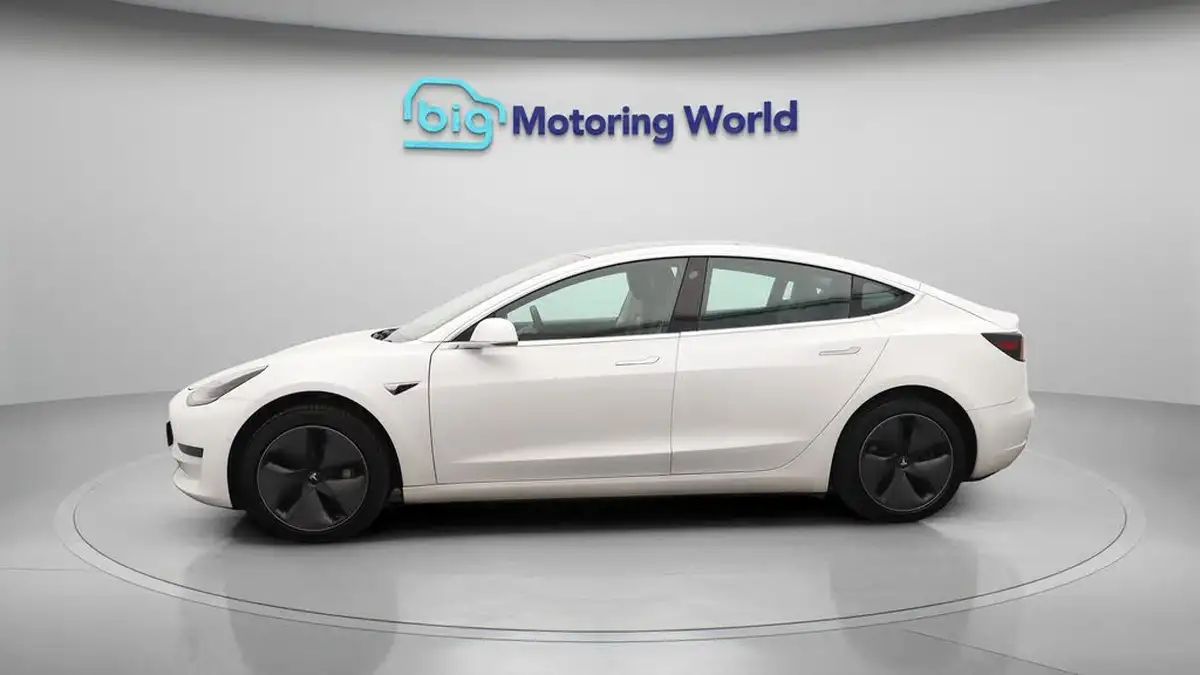2020-tesla-model-3-e-standard-plus-big-4