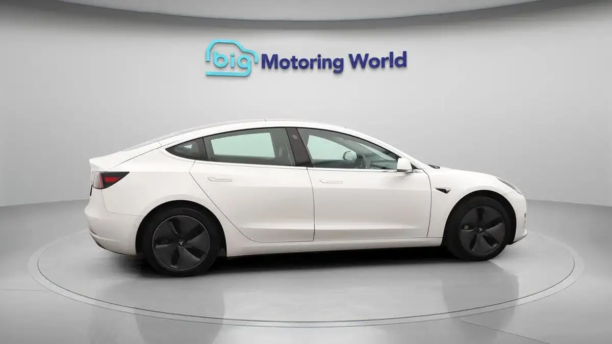2020-tesla-model-3-e-standard-plus-big-8