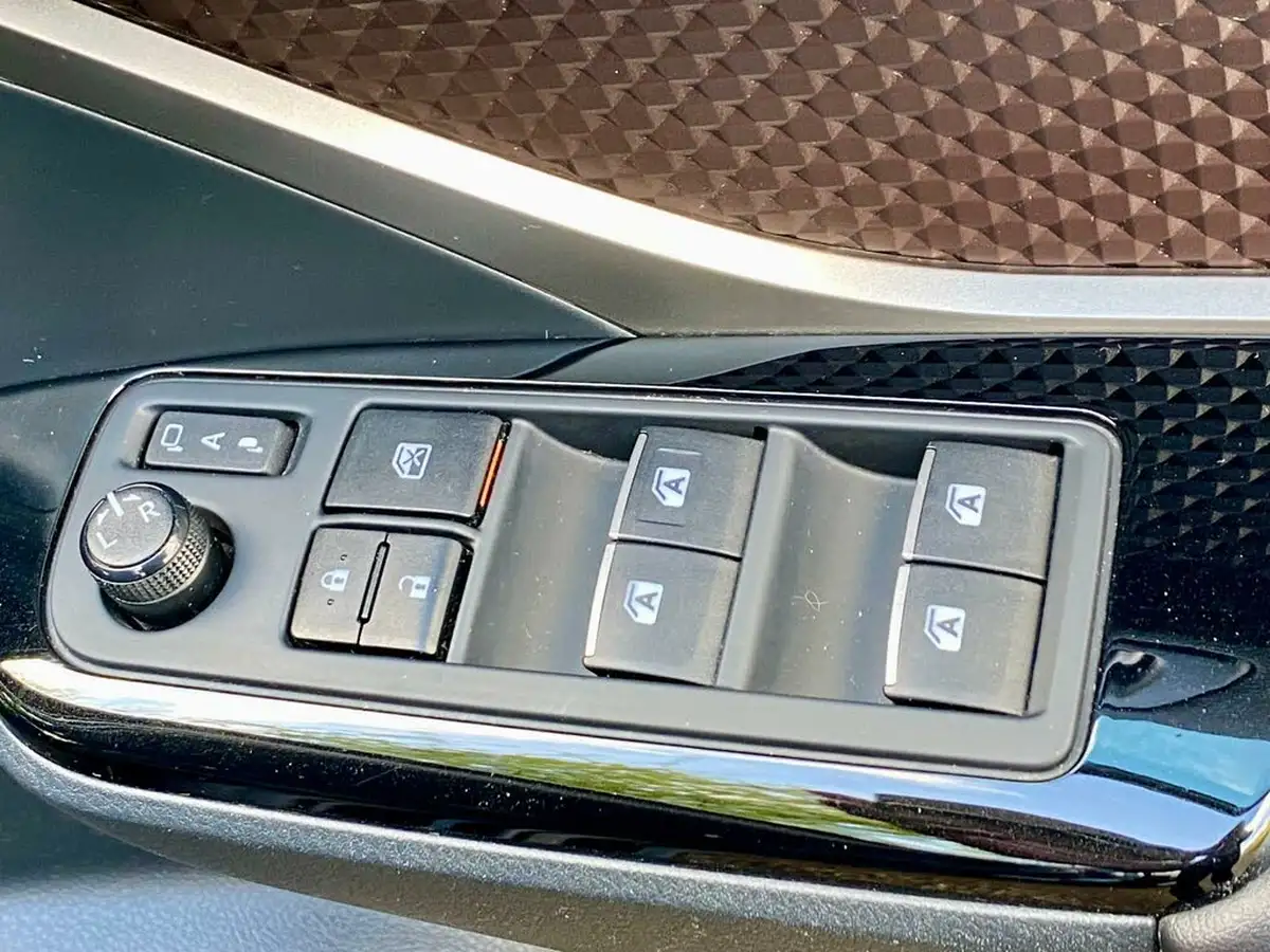 2018-toyota-c-hr-12-excel-big-37