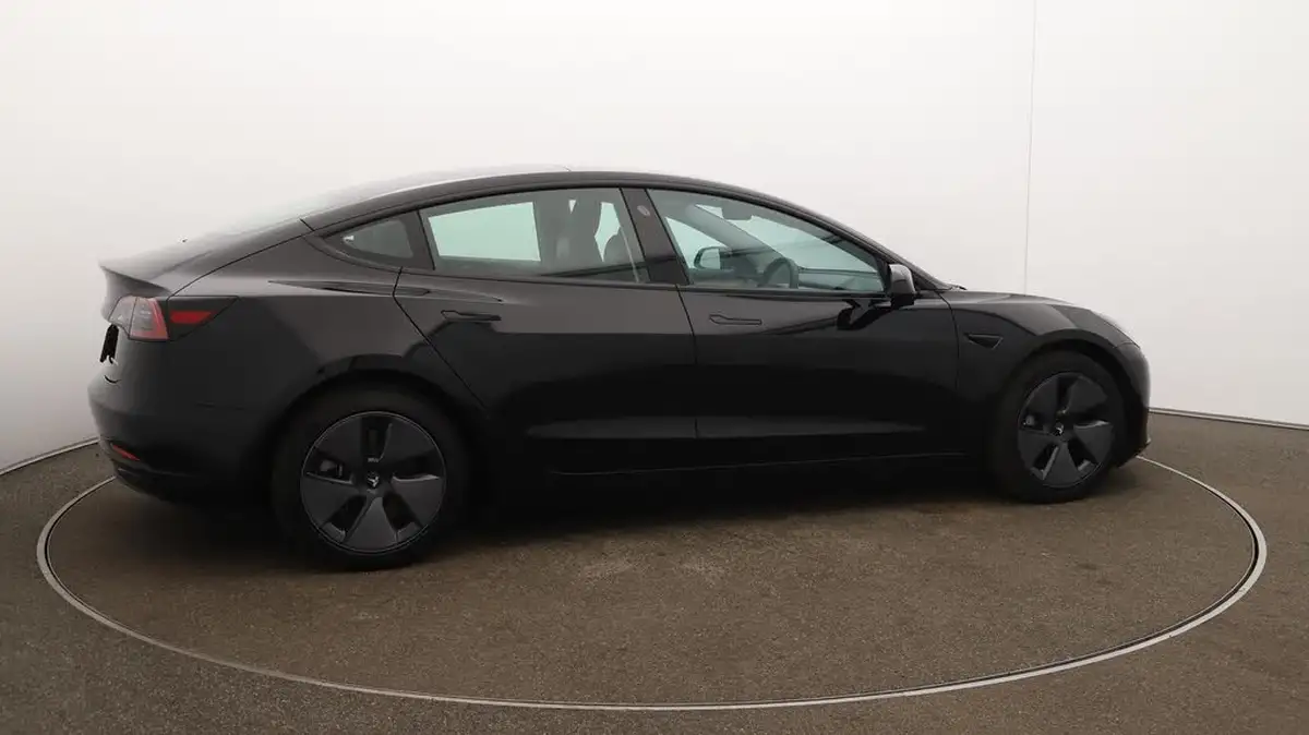 2022-tesla-model-3-e-long-range-big-41