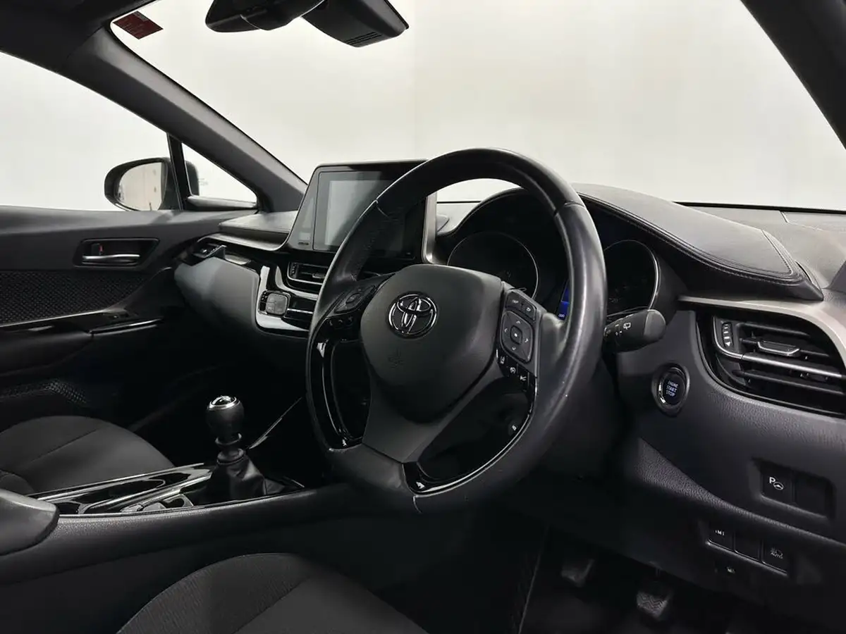 2018-toyota-c-hr-12-dynamic-big-9
