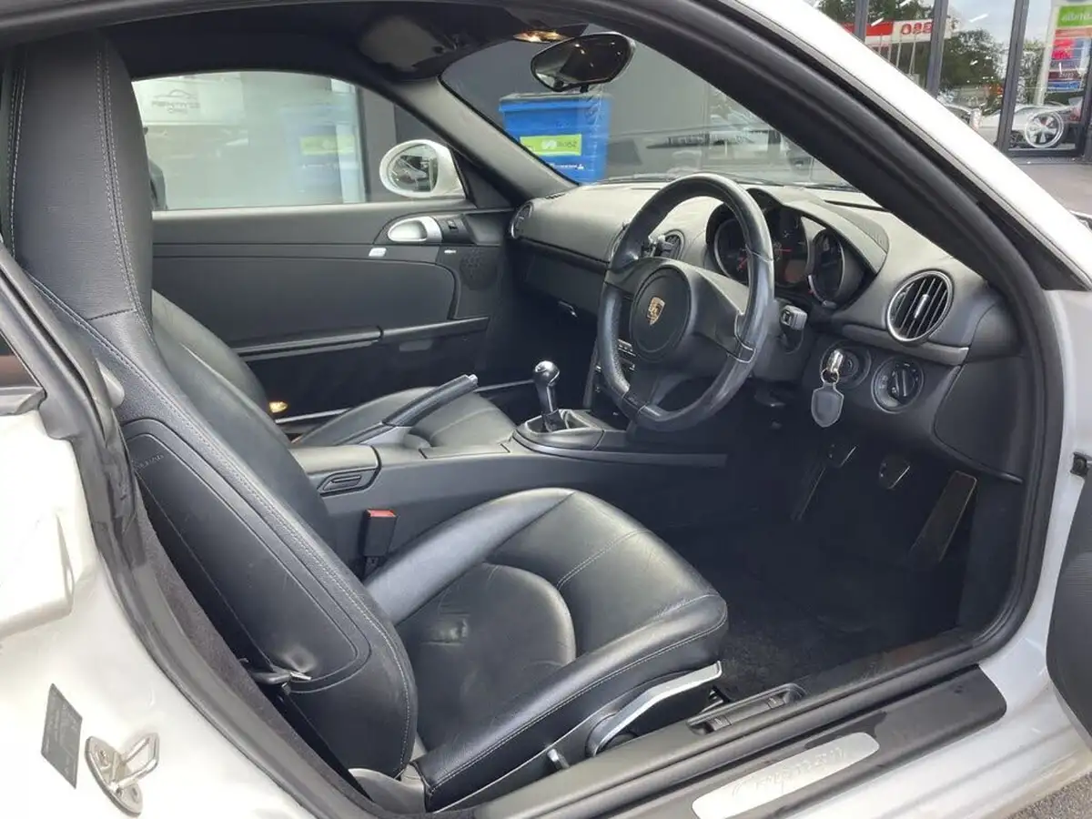 2011-porsche-cayman-29-big-2