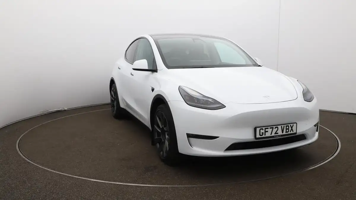 2022-tesla-model-y-e-long-range-big-42