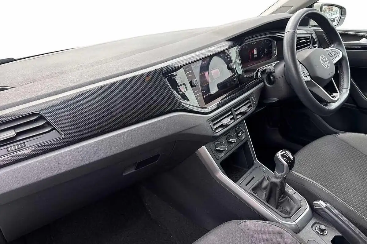 2022-volkswagen-polo-10-tsi-life-big-1