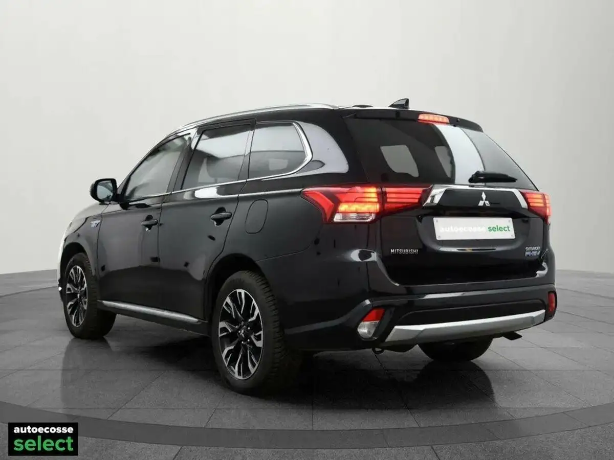 2016-mitsubishi-outlander-20-gx4h-phev-big-6