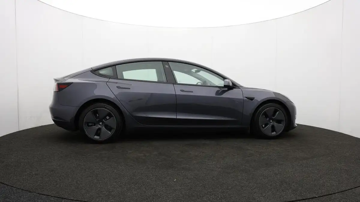 2021-tesla-model-3-e-long-range-awd-big-33