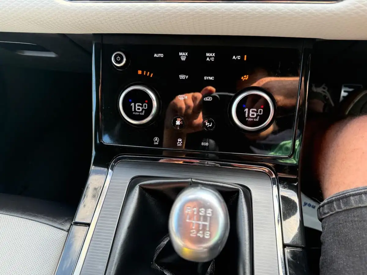 2020-land-rover-range-rover-evoque-20-d150-r-dynamic-big-45
