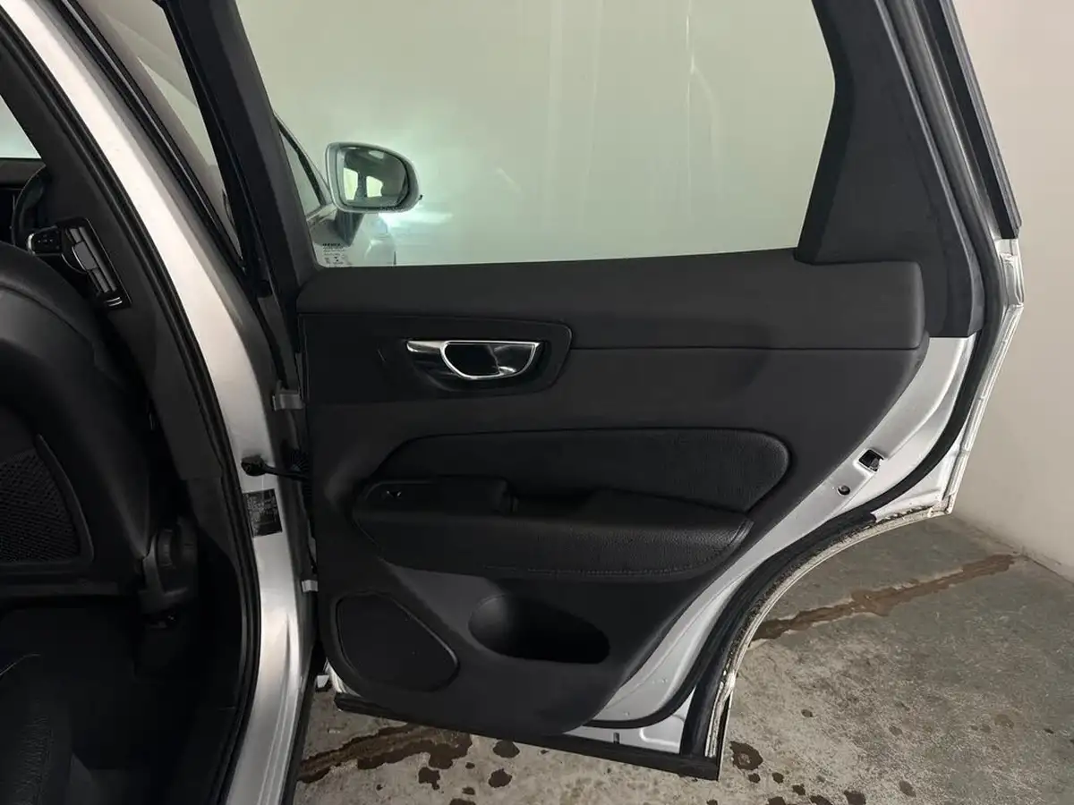 2021-volvo-xc60-20-t6-inscription-expression-340bhp-big-36