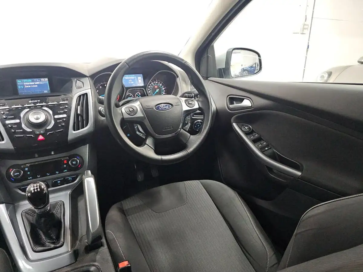 2012-ford-focus-16-titanium-ti-vct-125ps-hatchback-big-28