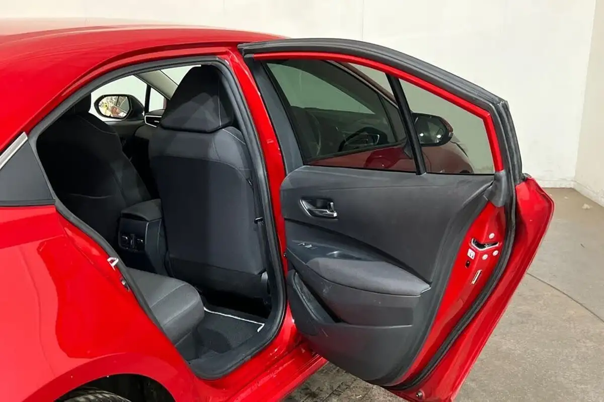 2021-toyota-corolla-18-vvt-i-design-saloon-4d-big-15
